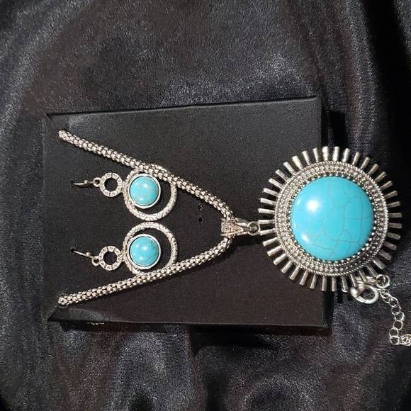 MIXIT Necklace and Earrings set - Picture 1 of 6